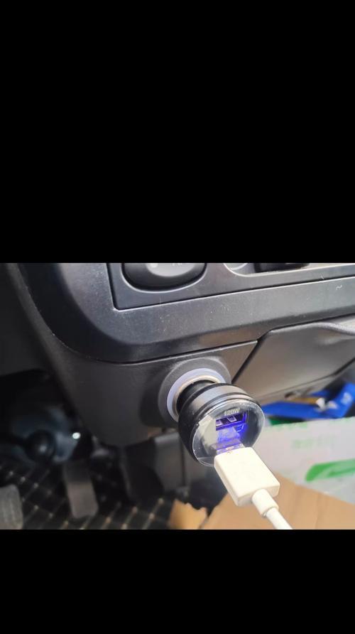 车载快充充电器如何正确连接使用？